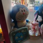 Peluche Doraemon Grande, con Detalles y Collar Rojo