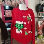 Suéter navideño rojo del Grinch para dama - Imagen 2