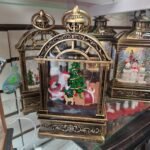 Farol navideño de agua con Santa y árbol de Navidad glitters candelabro - Imagen 2