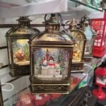 Farol navideño de agua con luz LED y muñecos de nieve - Imagen 3