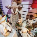 Reno Decorativo Navideño Grande en Tonos Beige y Dorado