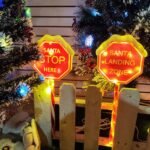 Letrero Navideño Tipo “Stop” con Luces LED para Santa